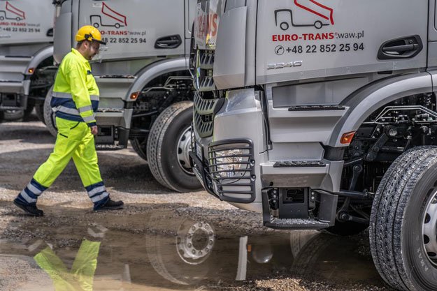 Kompleksowa diagnostyka i naprawa ciężarówek w warsztacie stacjonarnym Kompleksowa diagnostyka i naprawa ciężarówek w warsztacie stacjonarnym