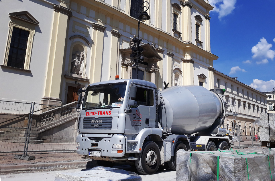 EURO-TRANS realizuje transport mieszanki betonowej nowoczesnym taborem  betonomieszarek.